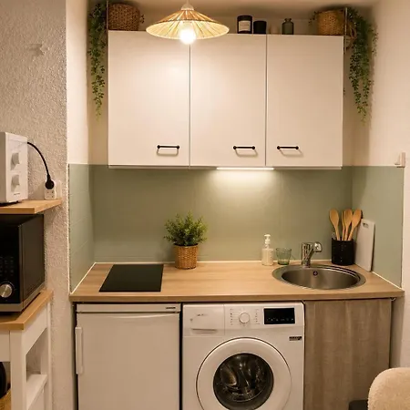 Apartment Studio,terrasse Et Parking